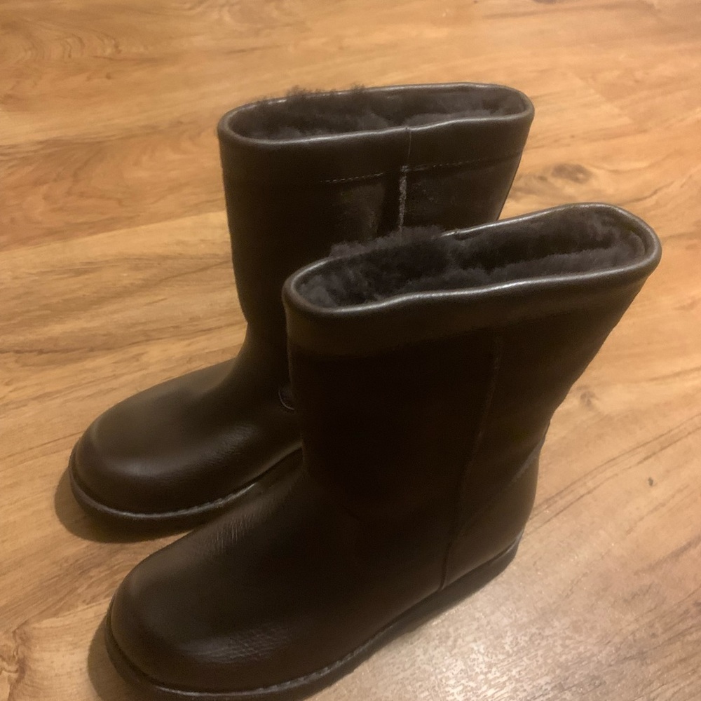 Size 2 Ugg Boots